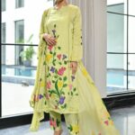 Kaarigiri Green Kurta Set