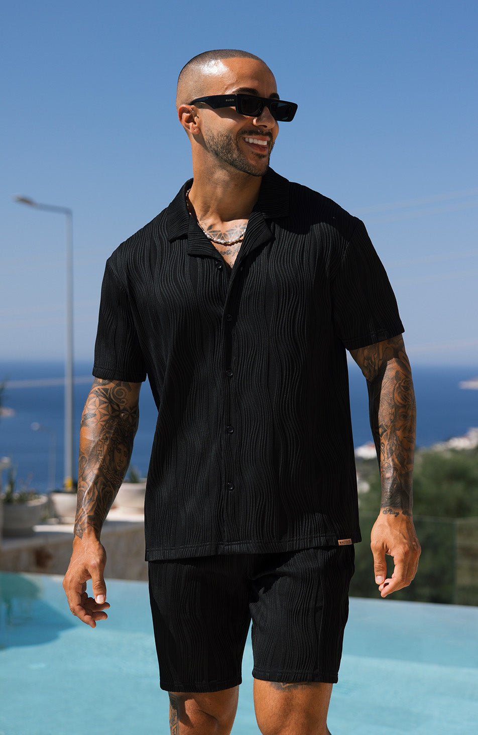 Relaxed Fit Wave Shirt in Black
