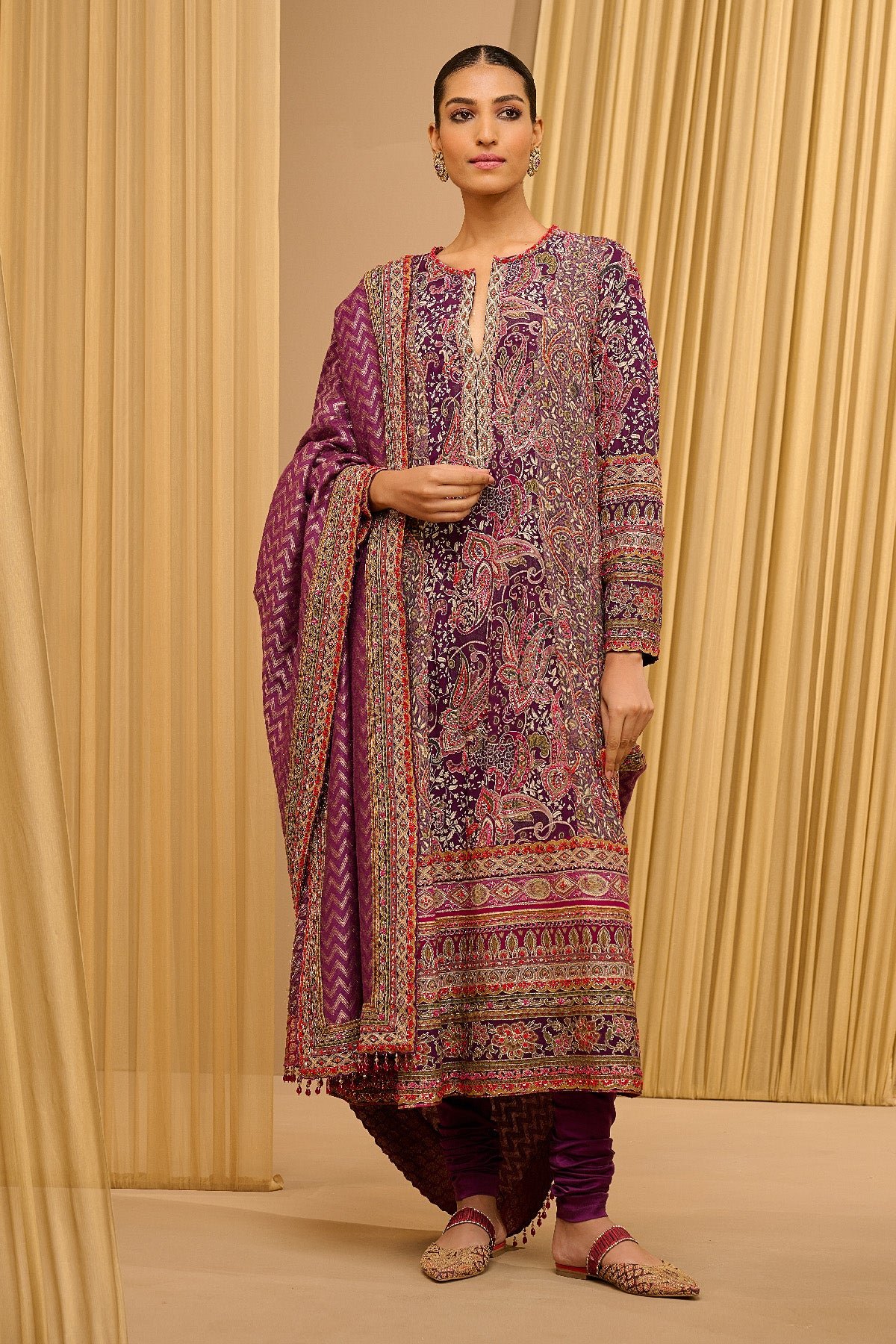 Otherworldly Kashida Paisley Kurta And Trousers Set