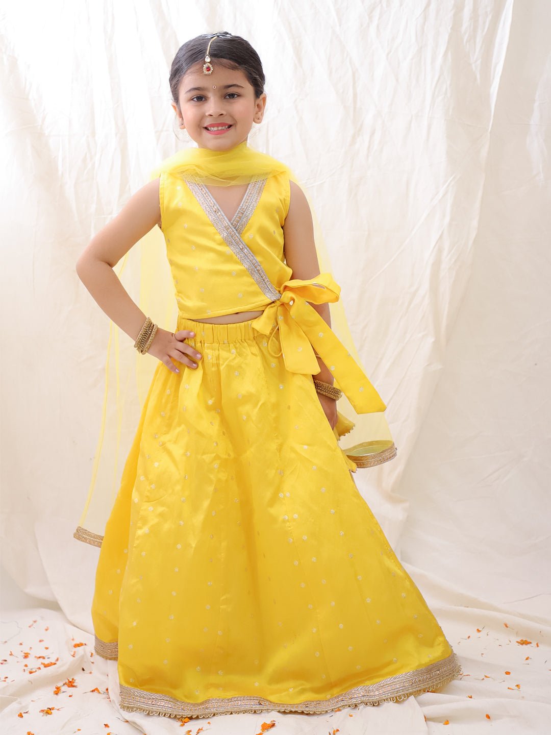 Fast Wear Sleeve less Sunehri Lehanga Choli With Dupatta For Girls