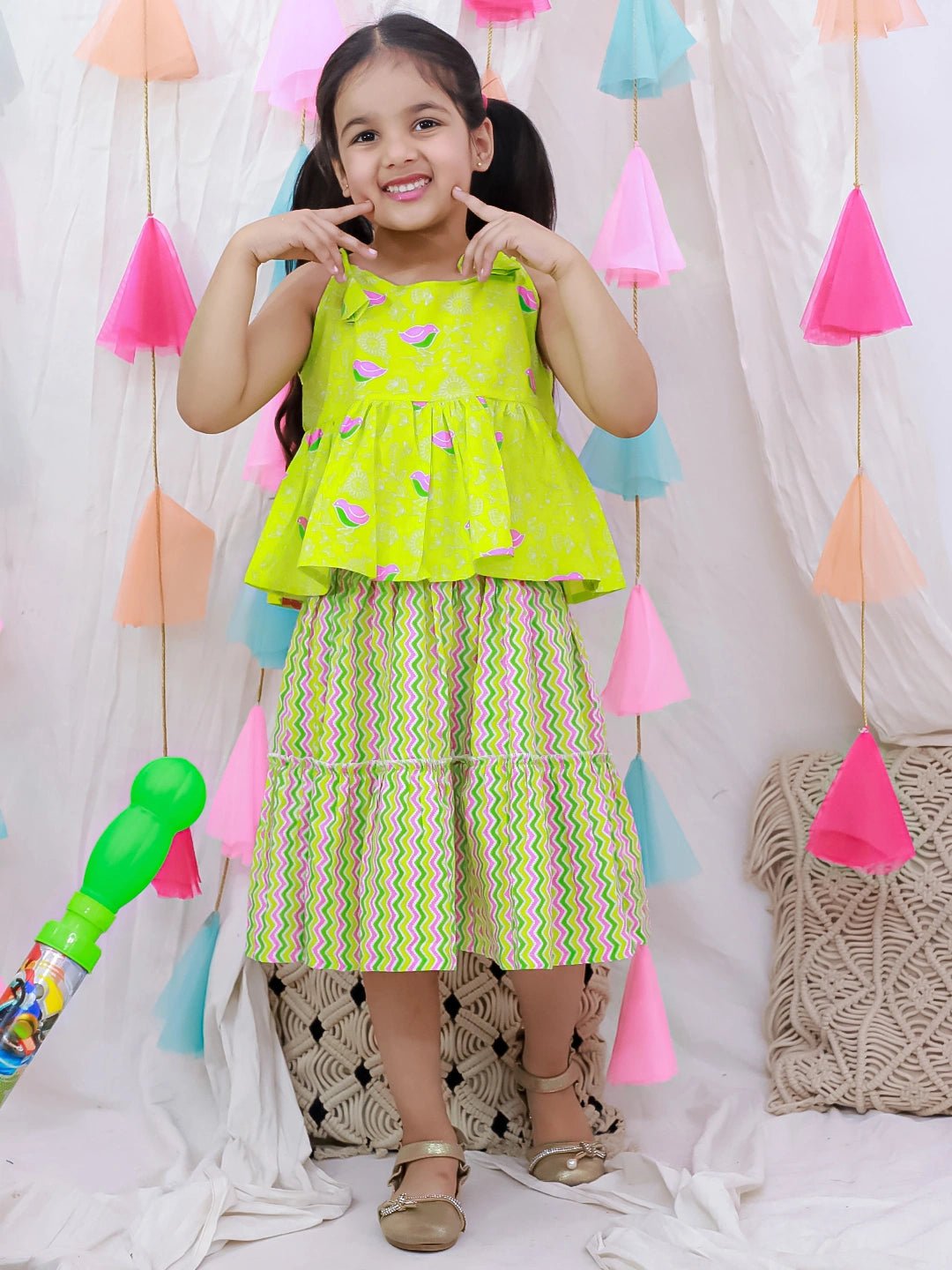 Fast Wear Summer Sleeveless Pure Cotton Printed Tieup Top & Skirt Set For Girls