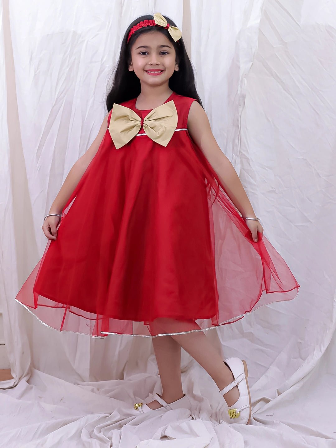 Fast Wear Sleeveless Taffeta Party Frock With Hairband For Girls