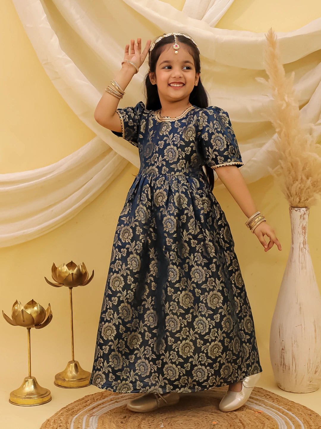 Fast Wear Short Sleeves Pathani Gown For Girls