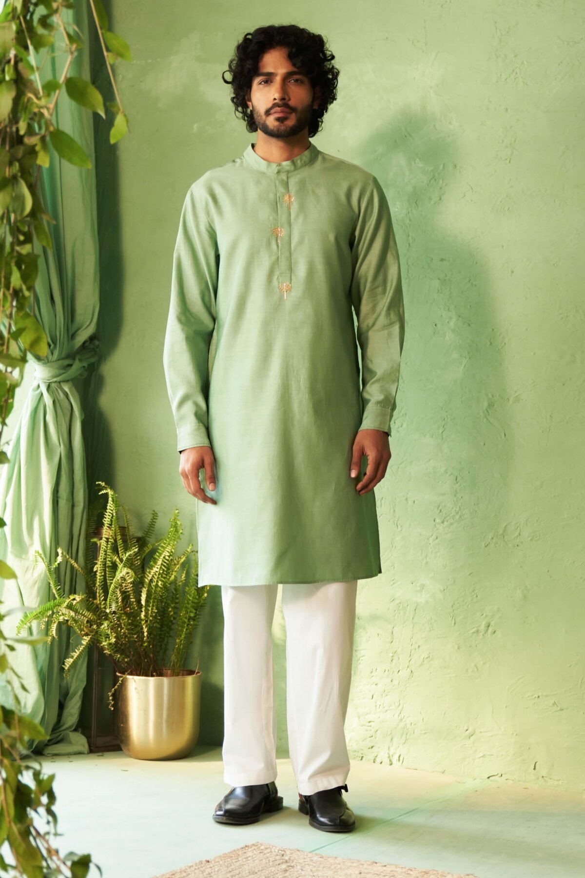 Tea green straight full sleeved kurta and pyjamas