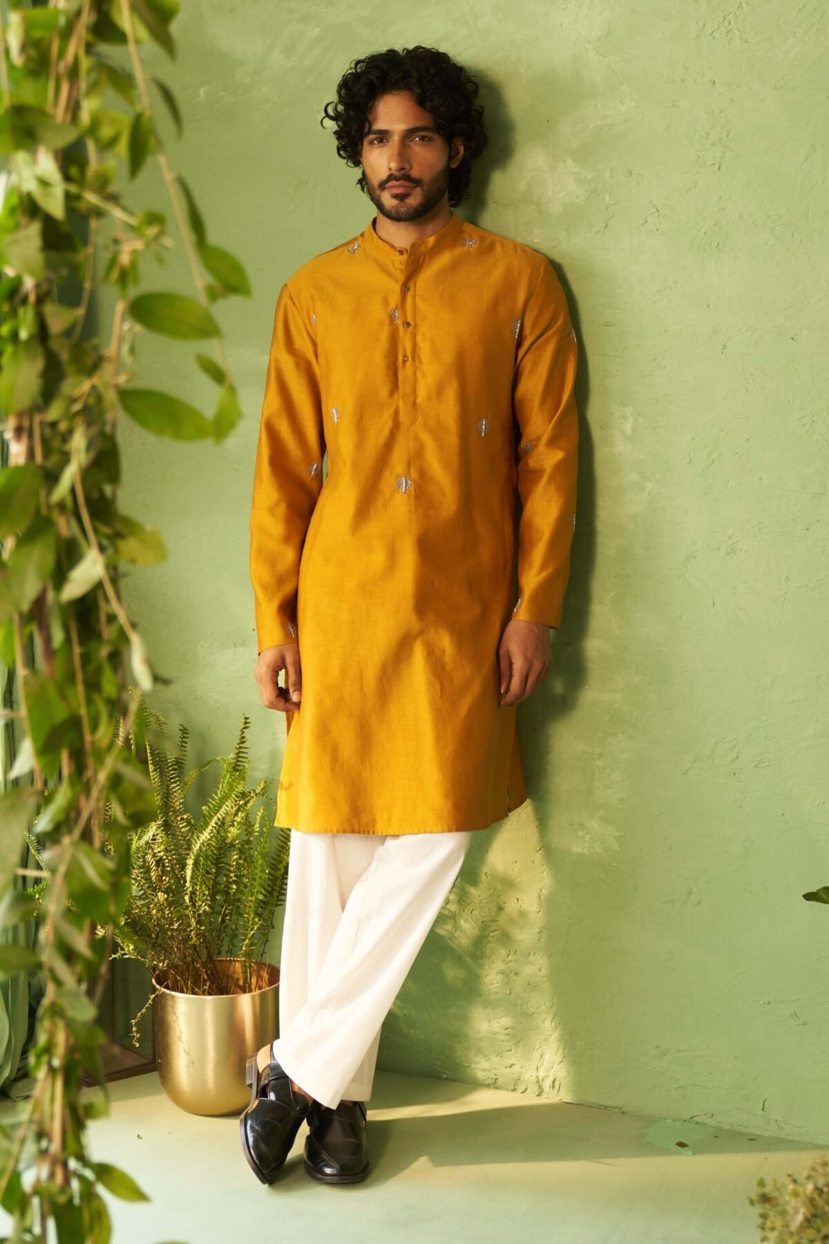 Mustard straight full sleeved kurta and pyjamas