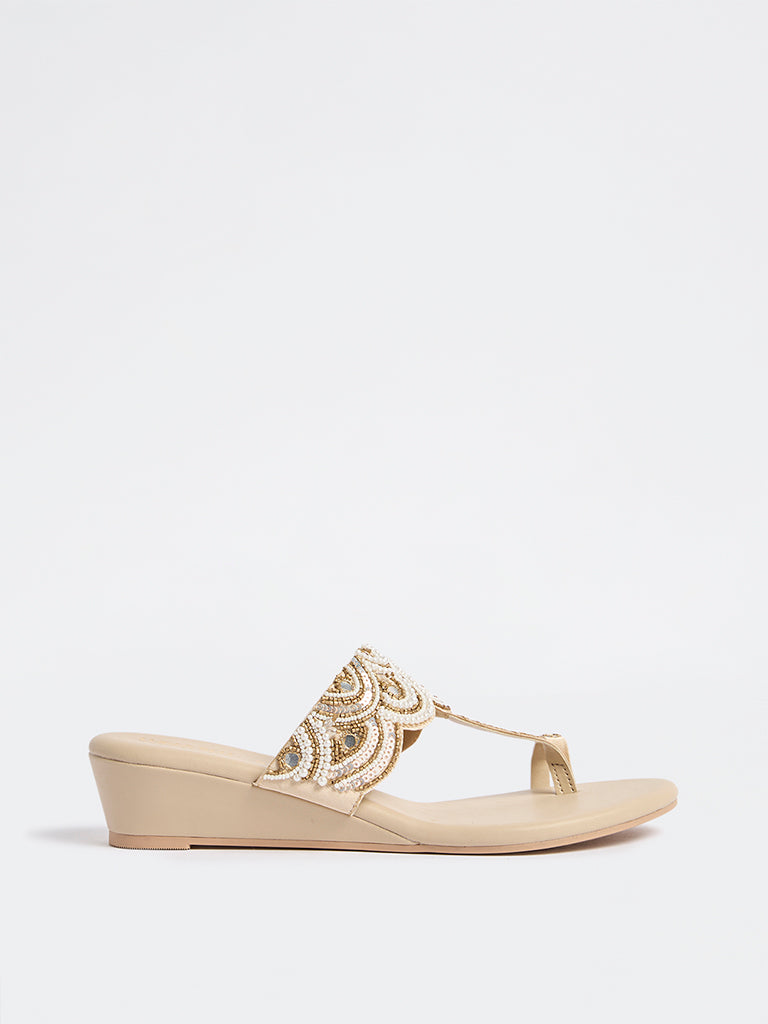 Fast Wear Beige Embellished Kolhapuri Sandals