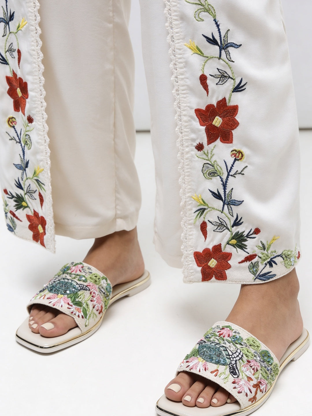 Fast Wear Ivory Embroidered Sandals