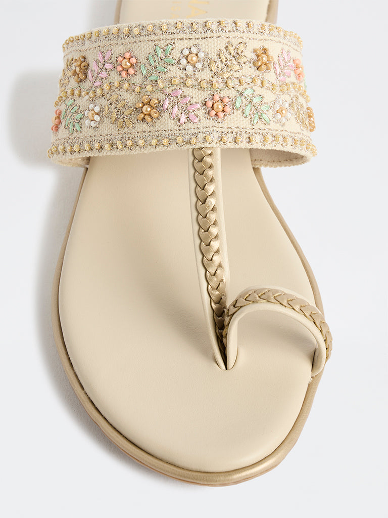 Fast Wear Ivory Floral Embroidered Kolhapuri Sandals