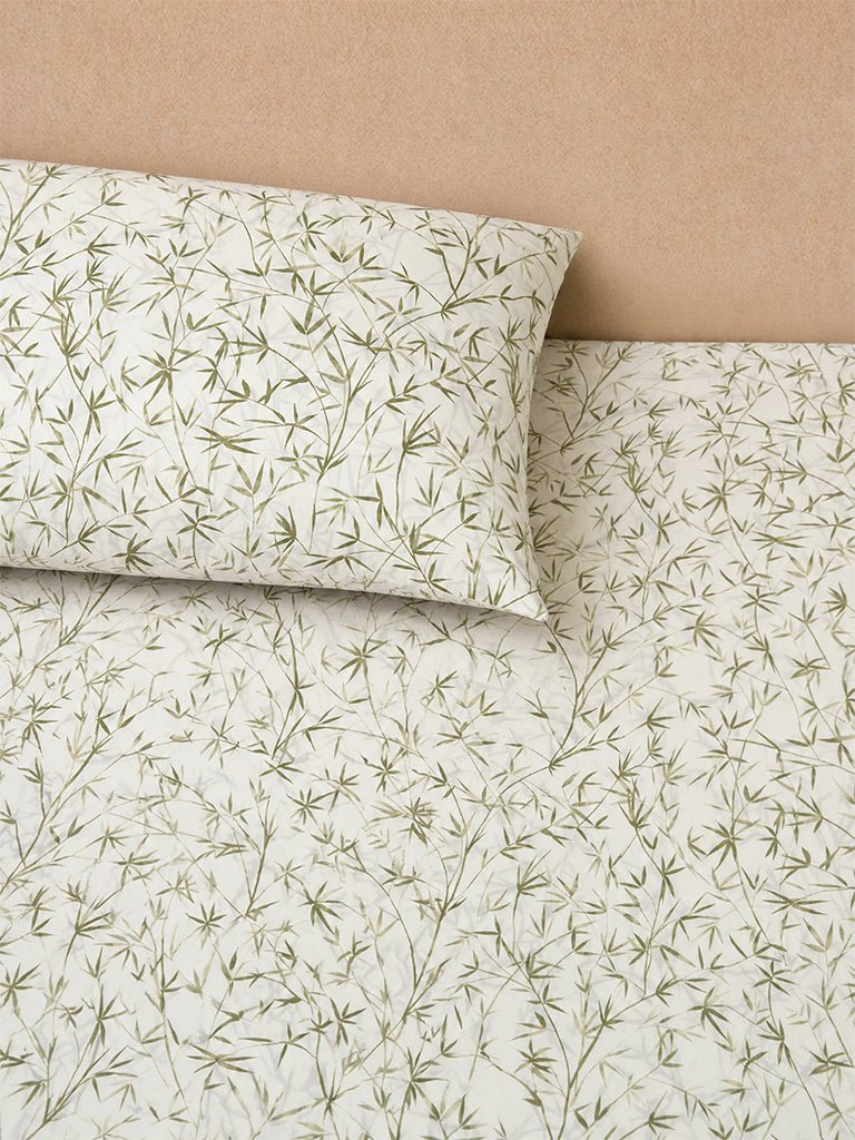 Fast Wear Green Bamboo Leaves Printed Queen Bed Sheet Set