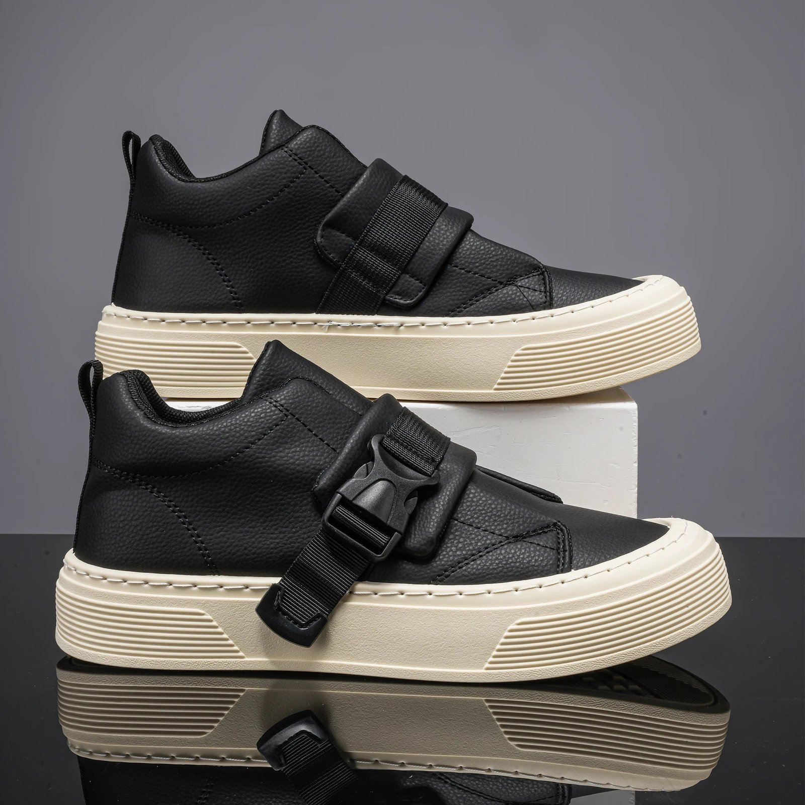 Vantage Low-Top Sneaker