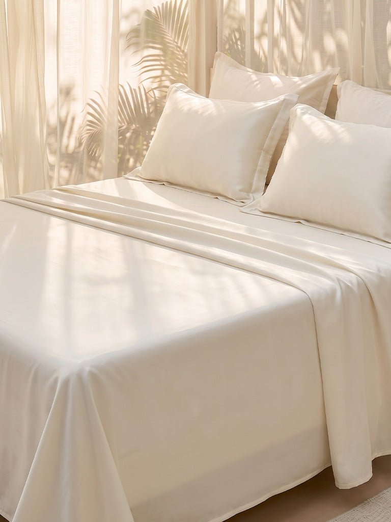 Fast Wear White Solid Queen Bed Sheet Set