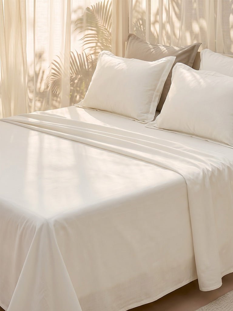 Fast Wear White Solid Queen Bed Sheet Set