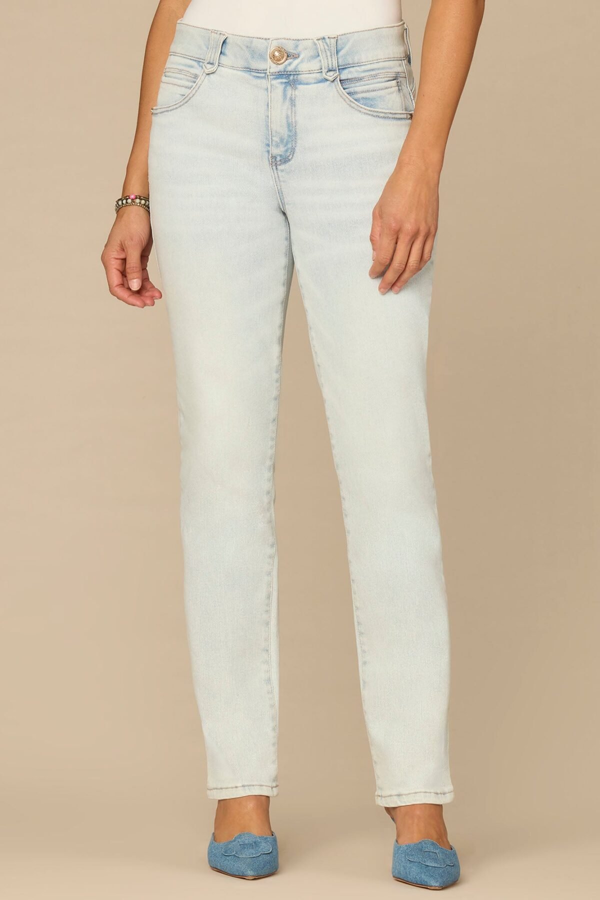 Fast Wear Mid-Rise Bleached Blue Booty Lift Straight Leg Jeans